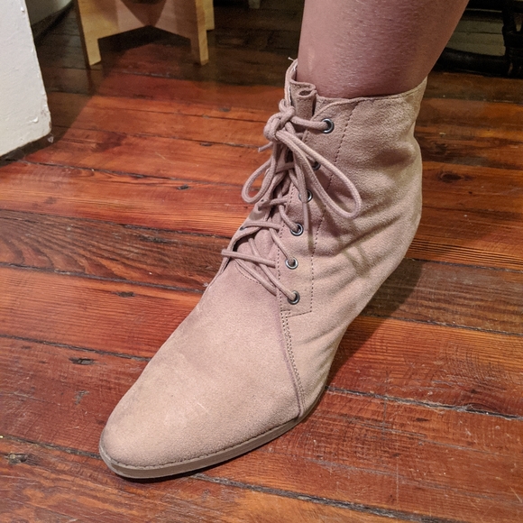 Tan lace up booties - Picture 6 of 6